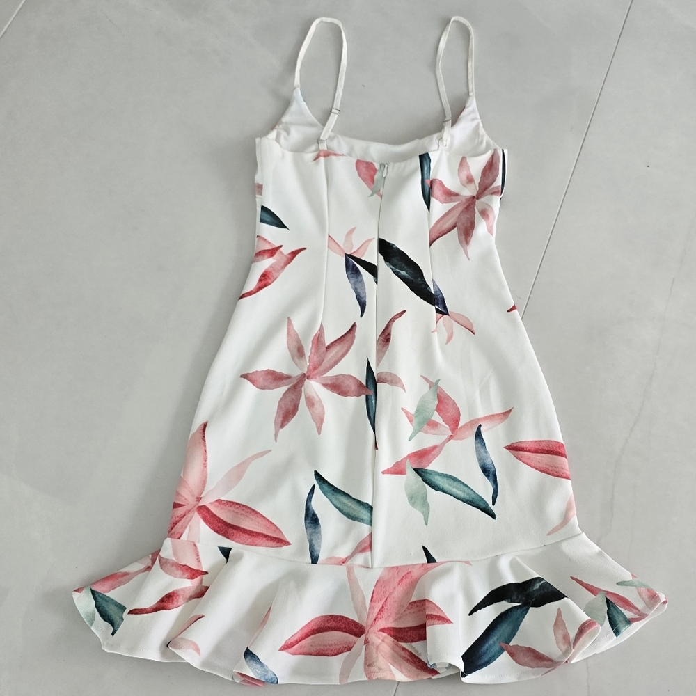 Selfie Leslie Emoji Bodycon Mini Dress - White and Pink Floral Print - XS - Picture 4 of 12